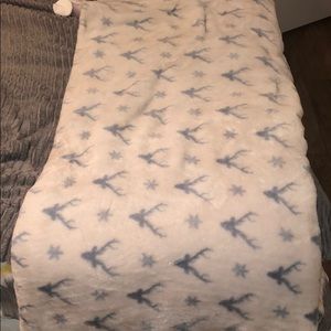 white reindeer blanket